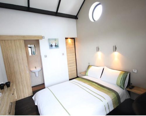 Hotel for sale in Felton, Bristol - Attractively Priced Former Guest House, Near Bristol Airport
