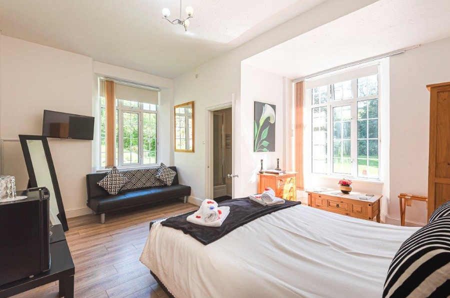 A Stunning Manor House, with 7 en-suite Letting rooms