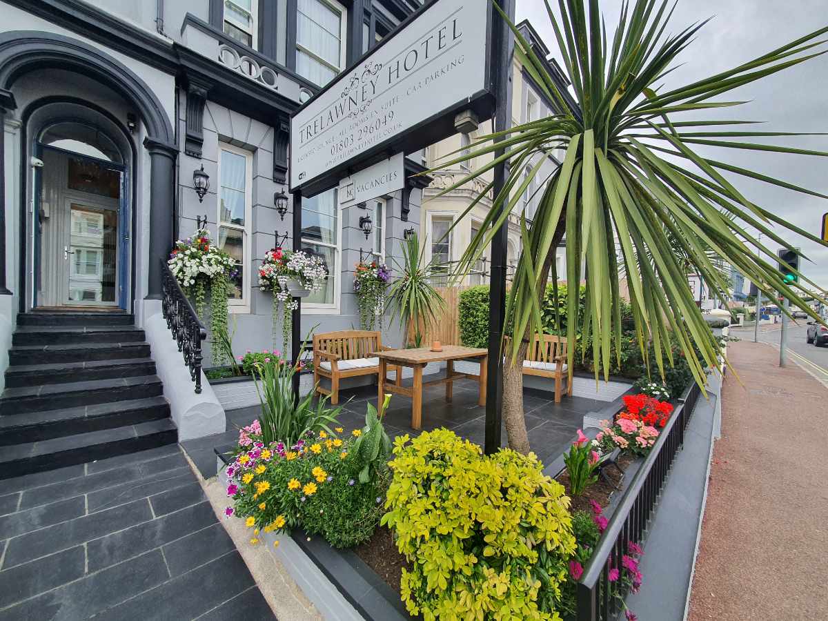 A Magnificent 12 Bedroom Guest House