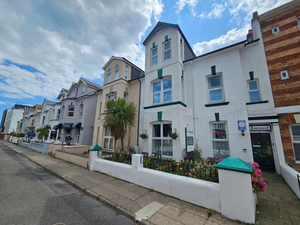 A Delightful, 8 Bedroom Guest House For Sale