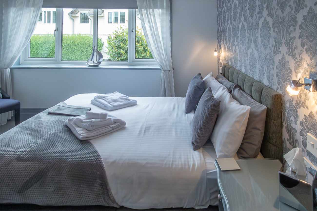 Hotel for sale in Swanage, Dorset - A beautifully presented detached guest house for sale