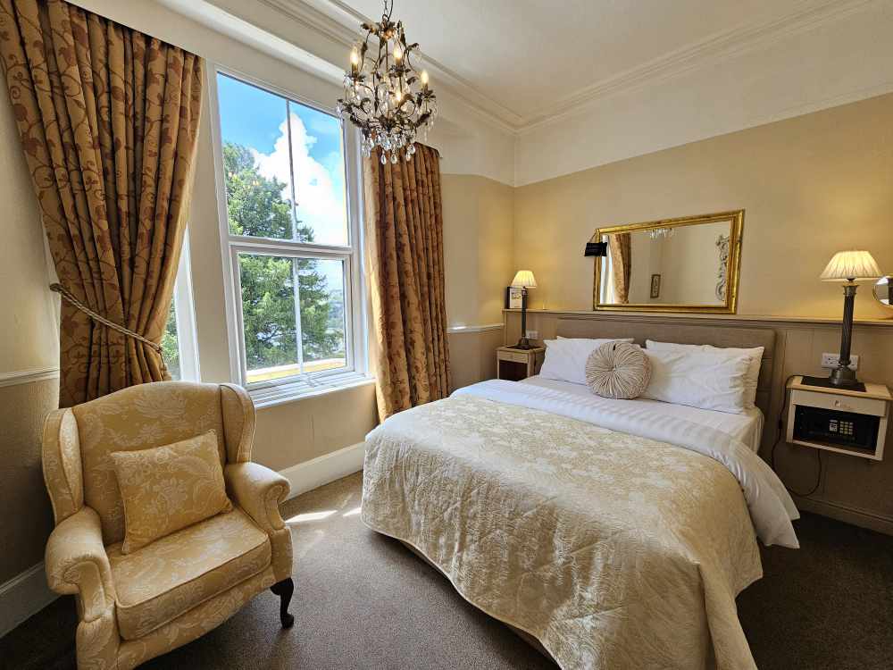 A Luxurious 7 Bedroom Guest House for sale