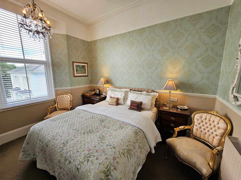 A Luxurious 7 Bedroom Guest House for sale