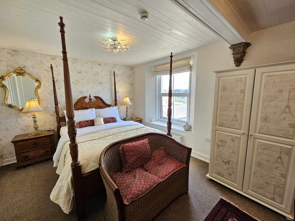 A Luxurious 7 Bedroom Guest House for sale