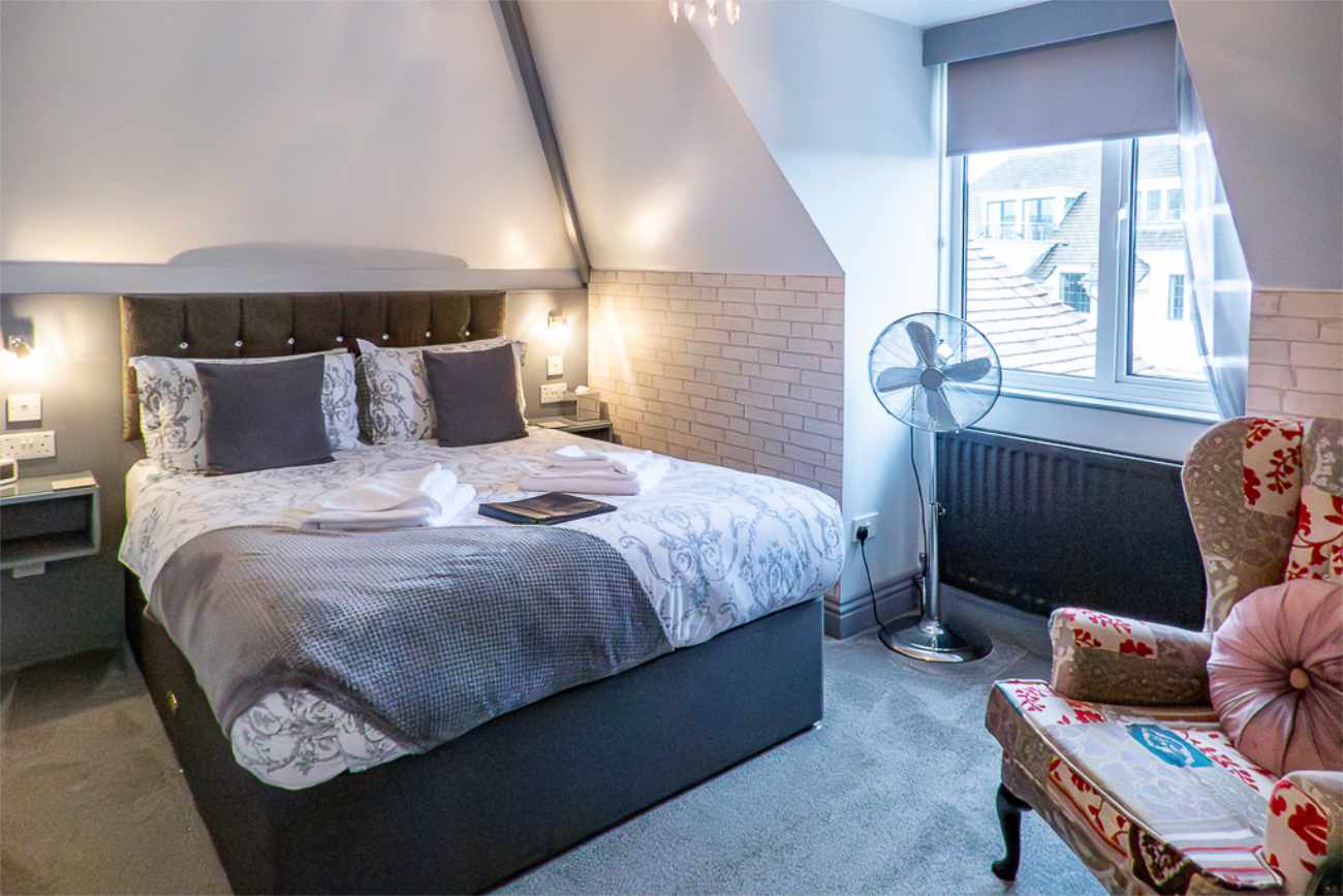 Hotel for sale in Swanage, Dorset - A beautifully presented detached guest house for sale