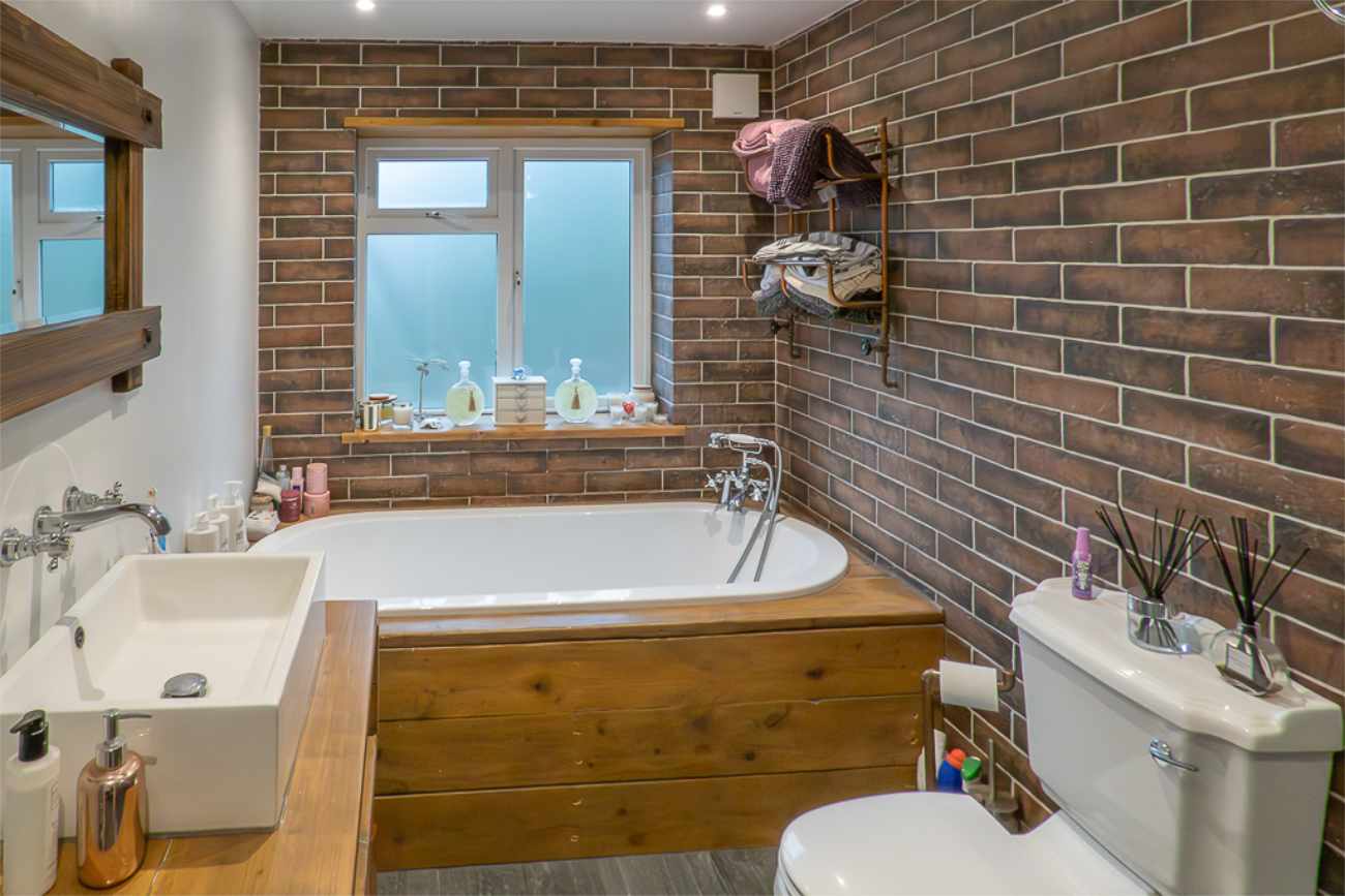 Hotel for sale in Swanage, Dorset - A beautifully presented detached guest house for sale