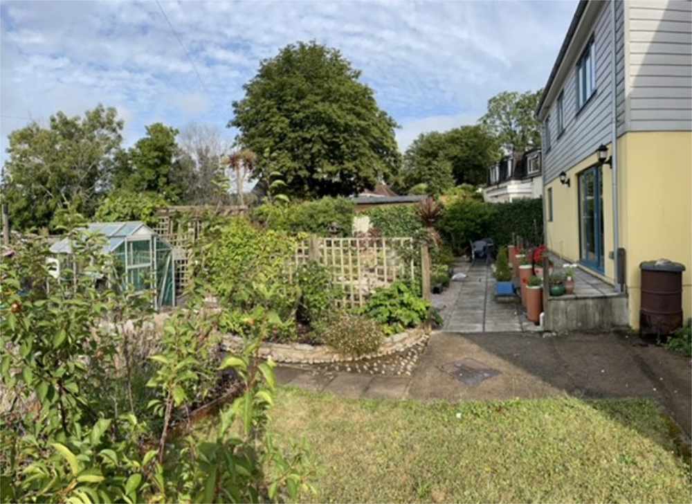 A Luxurious 7 Bedroom Guest House for sale