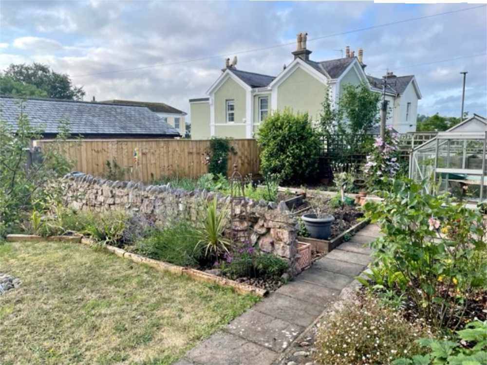 A Luxurious 7 Bedroom Guest House for sale