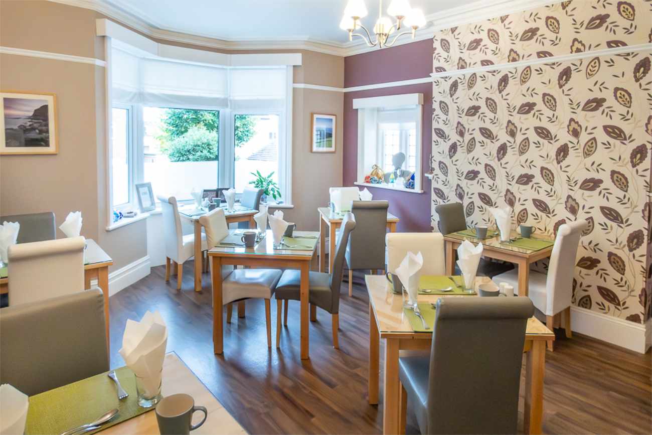 Hotel for sale in Swanage, Dorset - A beautifully presented detached guest house for sale