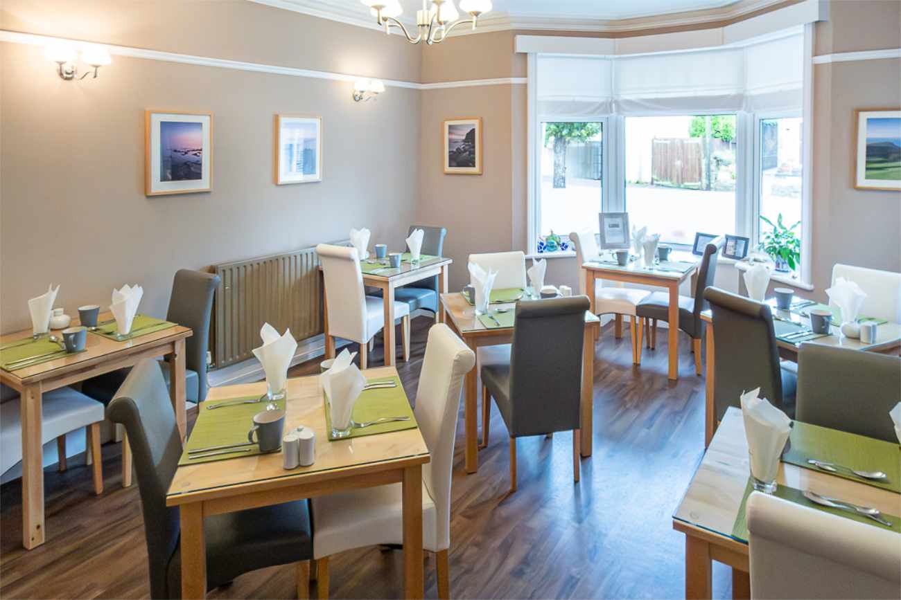 Hotel for sale in Swanage, Dorset - A beautifully presented detached guest house for sale