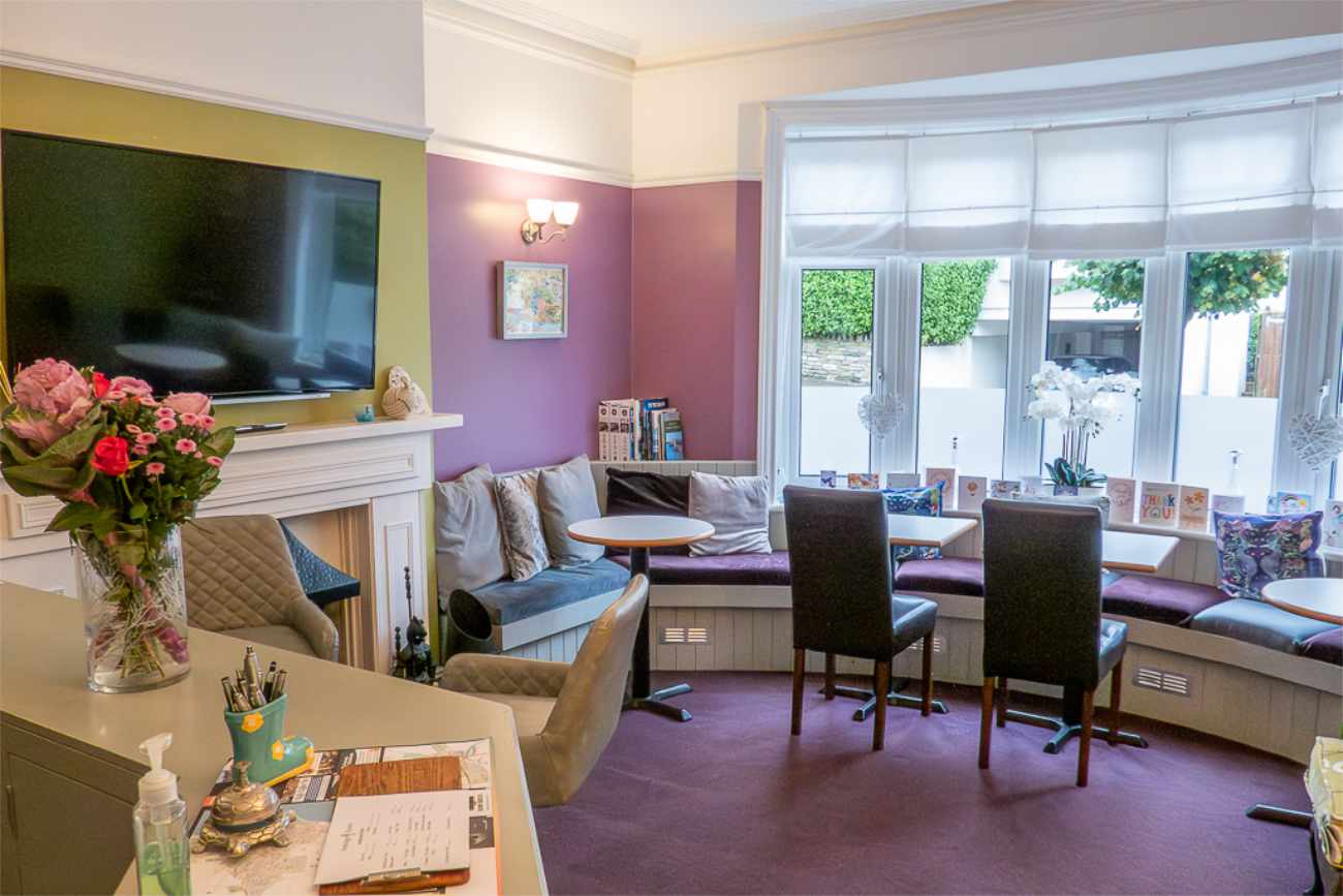 Hotel for sale in Swanage, Dorset - A beautifully presented detached guest house for sale