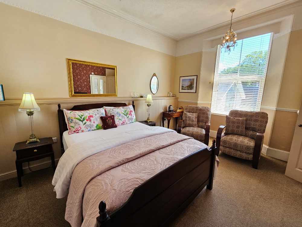 A Luxurious 7 Bedroom Guest House for sale