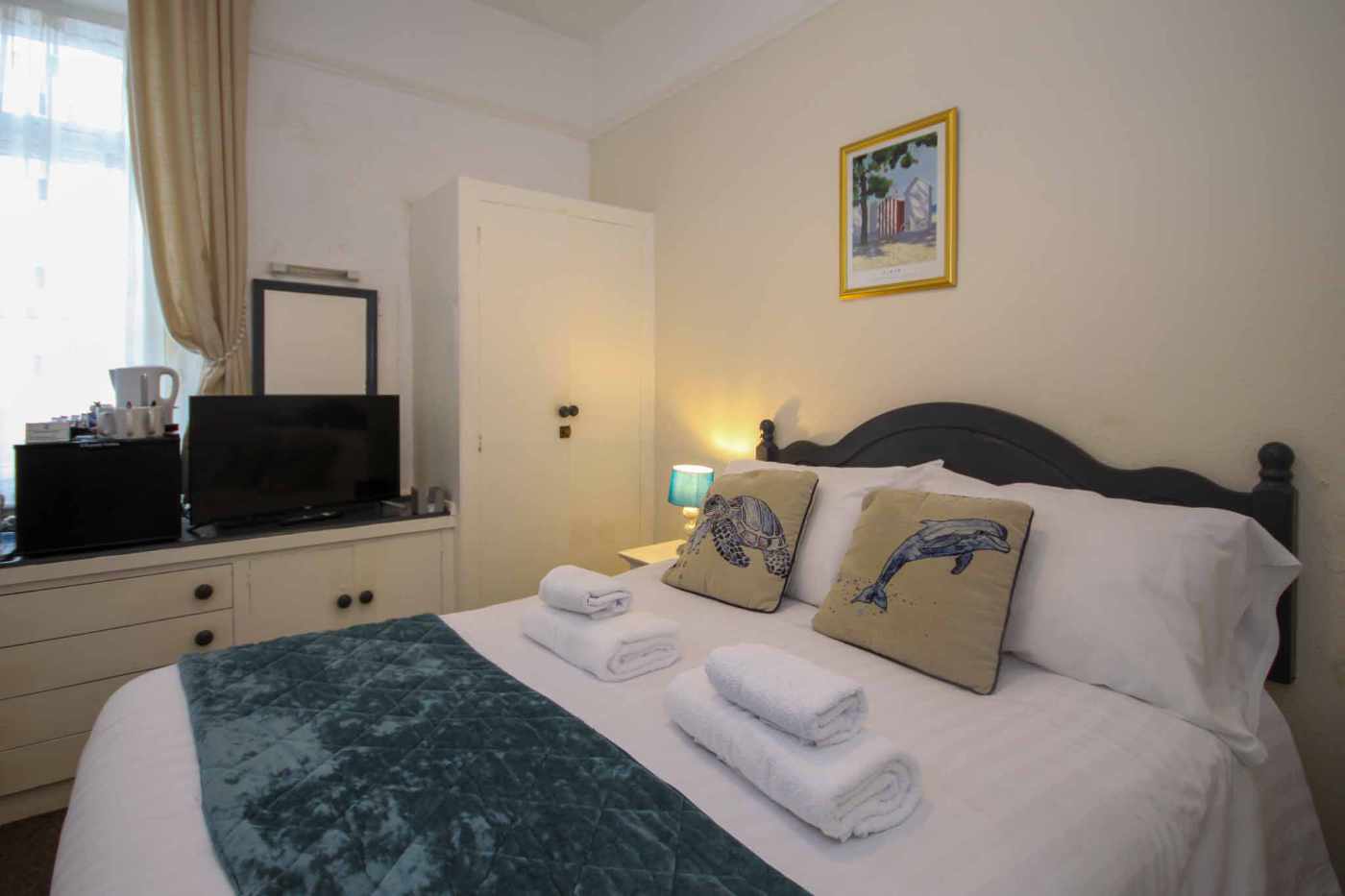 Hotel for sale in Torquay, Devon - A Wonderfully Located 6 Bedroom Guest House For Sale