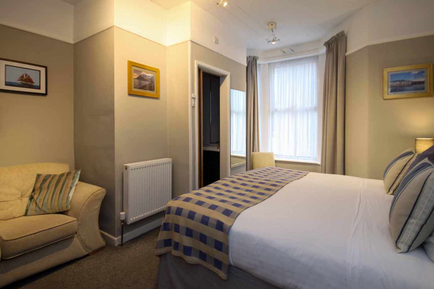 Hotel for sale in Brixham, Devon - A Beautifully Presented 8-bedroom Guest House