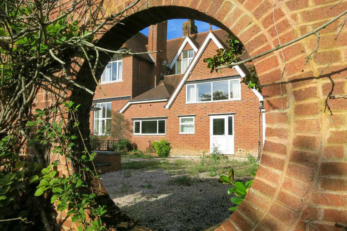 Hotel for sale in Exeter, Devon - A beautiful & successful, period-styled 14-bedroom hotel