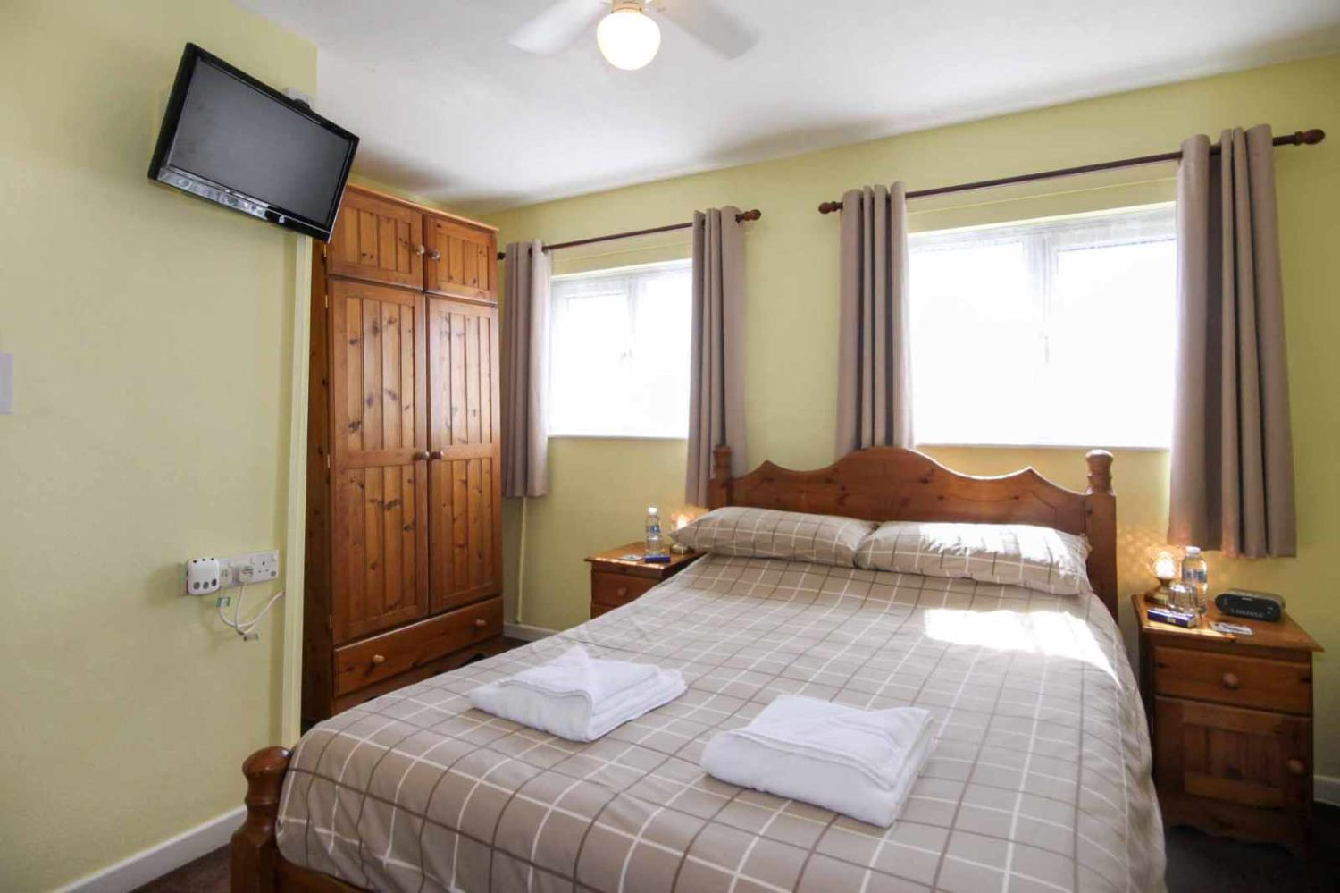 Hotel for sale in Paignton, Devon - An Ideally Located 7/8 Bedroom Guesthouse For Sale