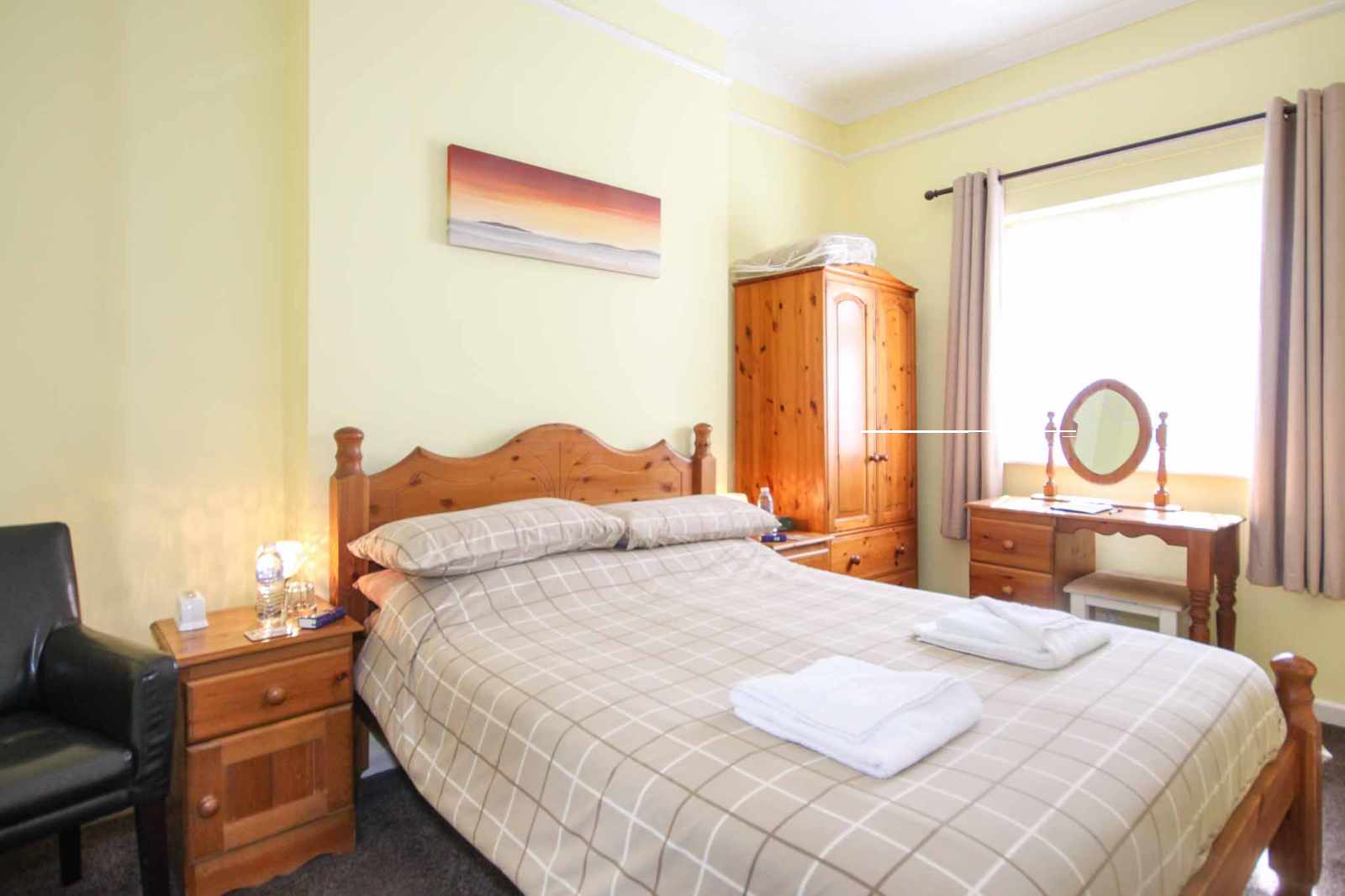 An Ideally Located 7/8 Bedroom Guesthouse For Sale