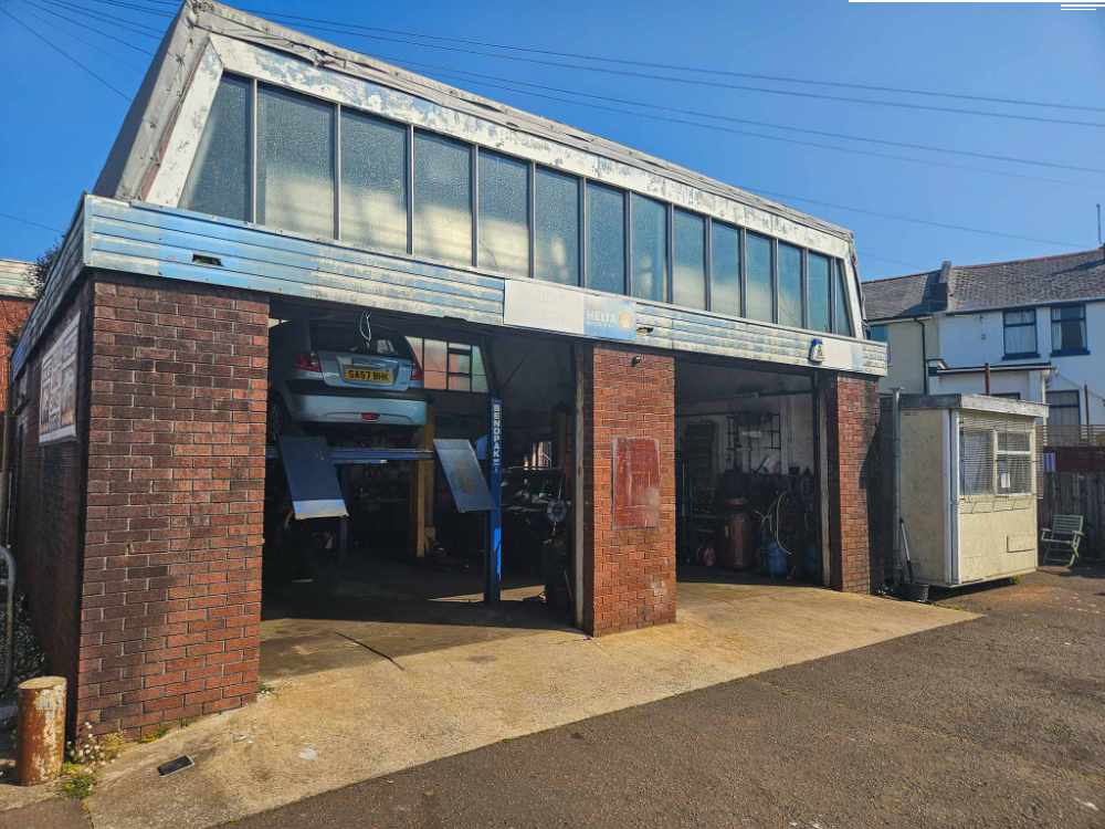 Commercial Workshop Garage/Development Site