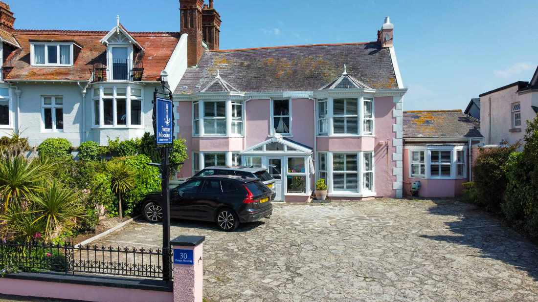 A Beautiful, Well-Appointed Guest House In a Stunning Location
