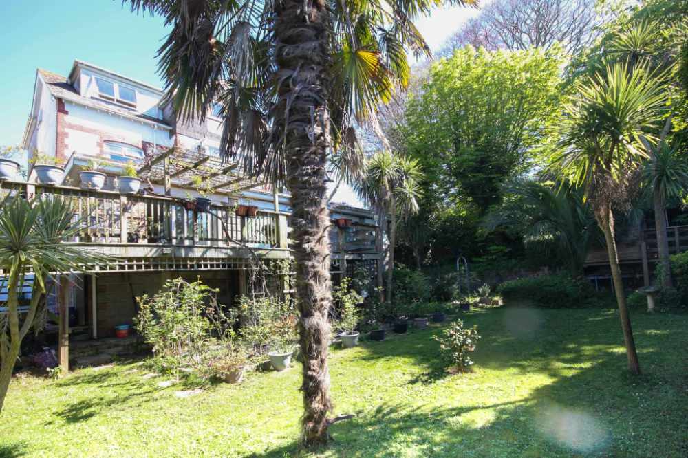 A Wonderful Victorian 11-bedroom En-suite Guesthouse