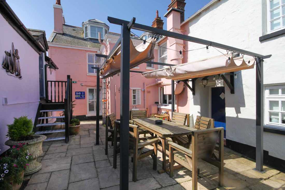 A Beautiful, Well-Appointed Guest House In a Stunning Location