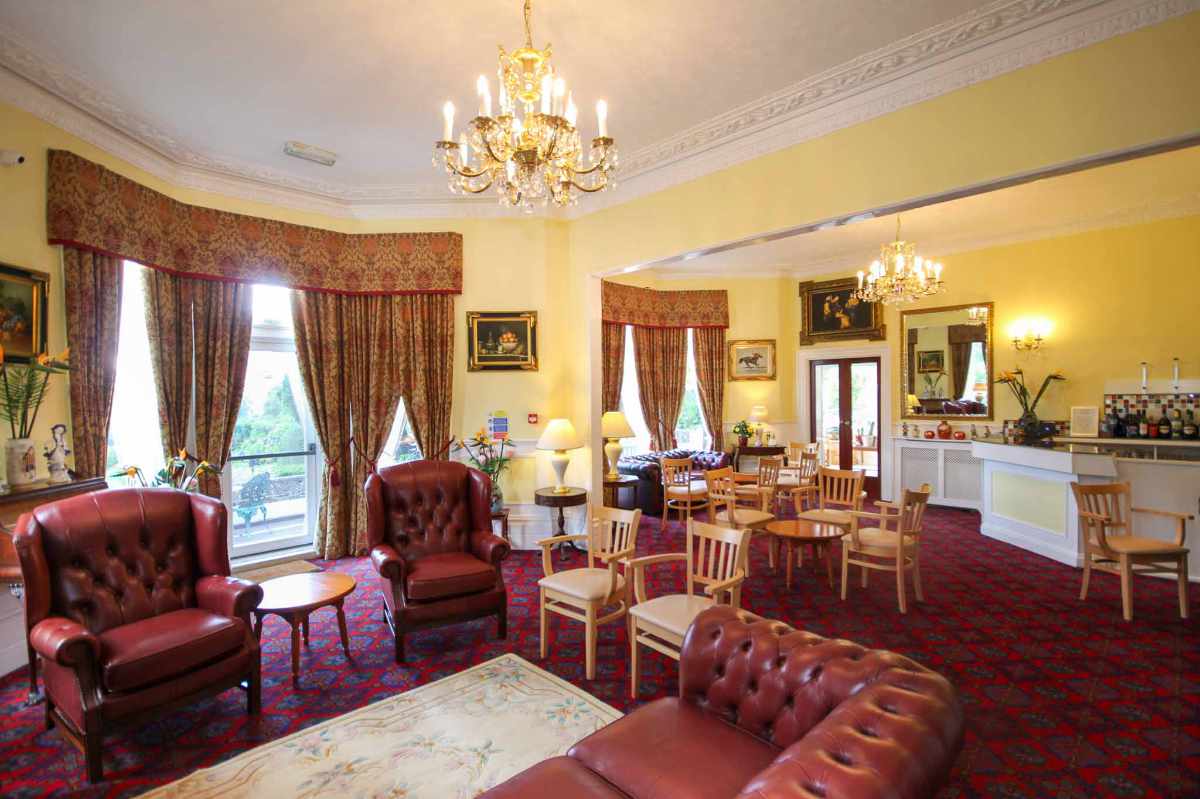 An Elegant Victorian Guest House with 18 Bedrooms