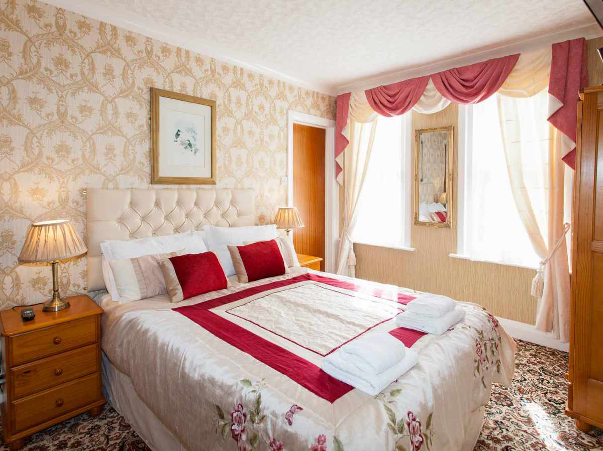 An Elegant Victorian Guest House with 18 Bedrooms