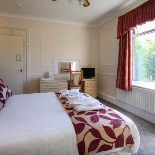 Hotel for sale in Torquay, Devon - A Wonderful Victorian 11-bedroom En-suite Guesthouse