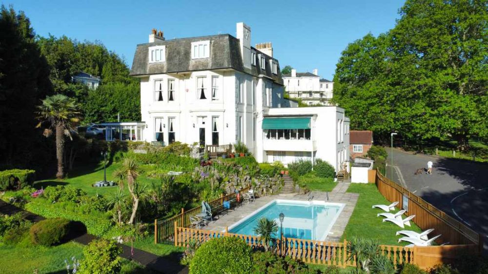 An Elegant Victorian Guest House with 18 Bedrooms
