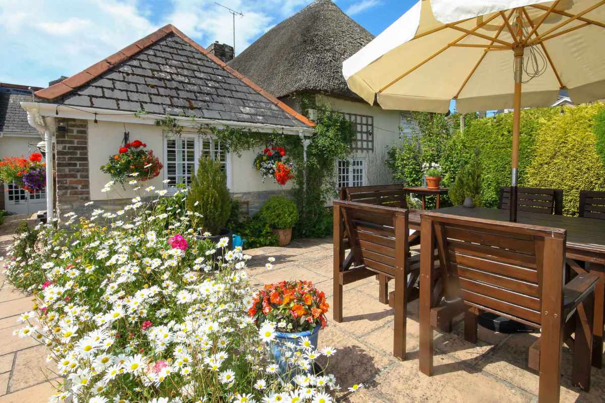 Hotel for sale in Dorchester, Dorset - A Beautifully Presented 8-9 Bedroom, Boutique Guest House
