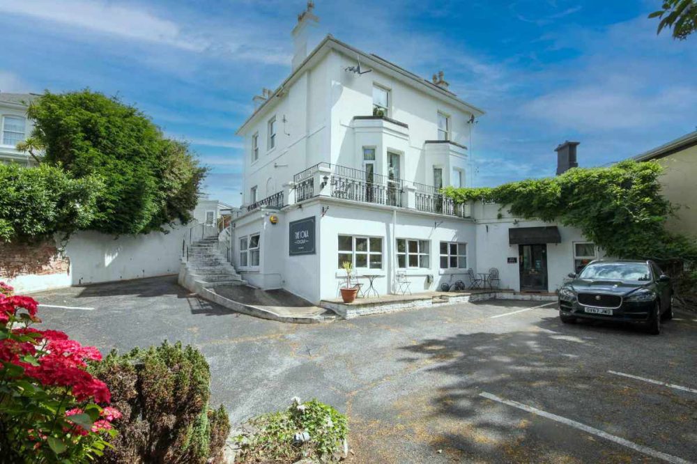 A fantastic, well-presented 8 En-Suite Bedroom Guesthouse For Sale