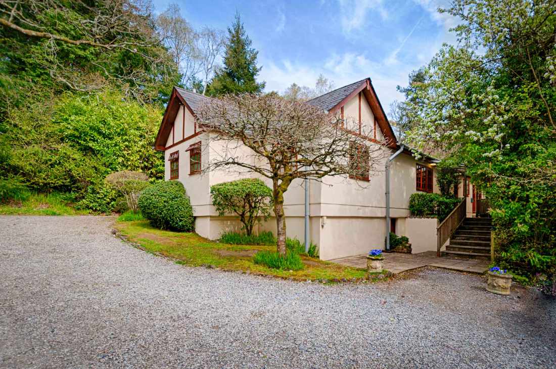 Commercial property for sale in Bovey Tracey, Devon - A Fantastic Former Country House Hotel