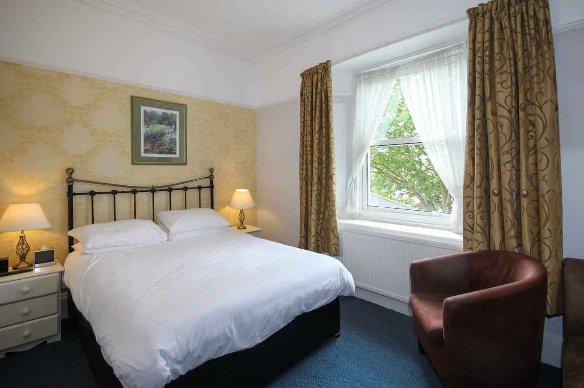 Hotel for sale in Torquay, Devon - A fantastic, well-presented 8 En-Suite Bedroom Guesthouse For Sale