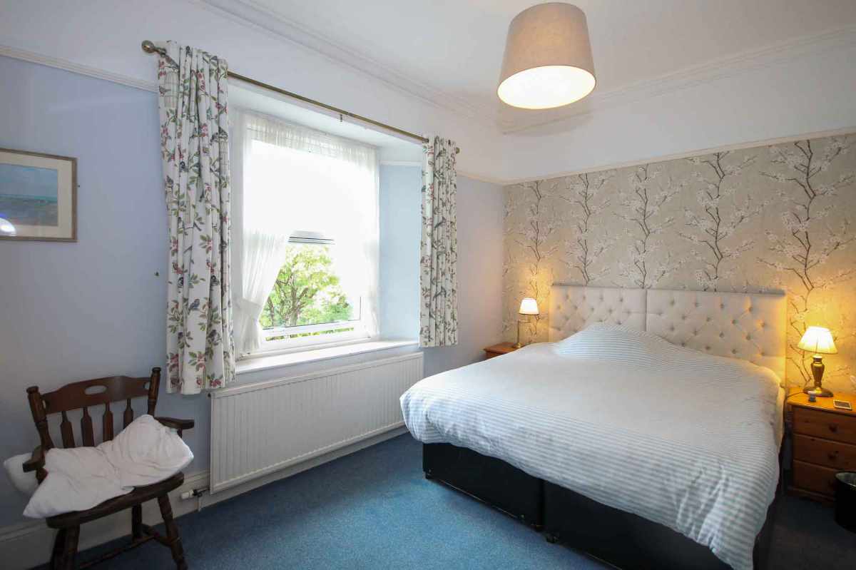 Hotel for sale in Torquay, Devon - A fantastic, well-presented 8 En-Suite Bedroom Guesthouse For Sale