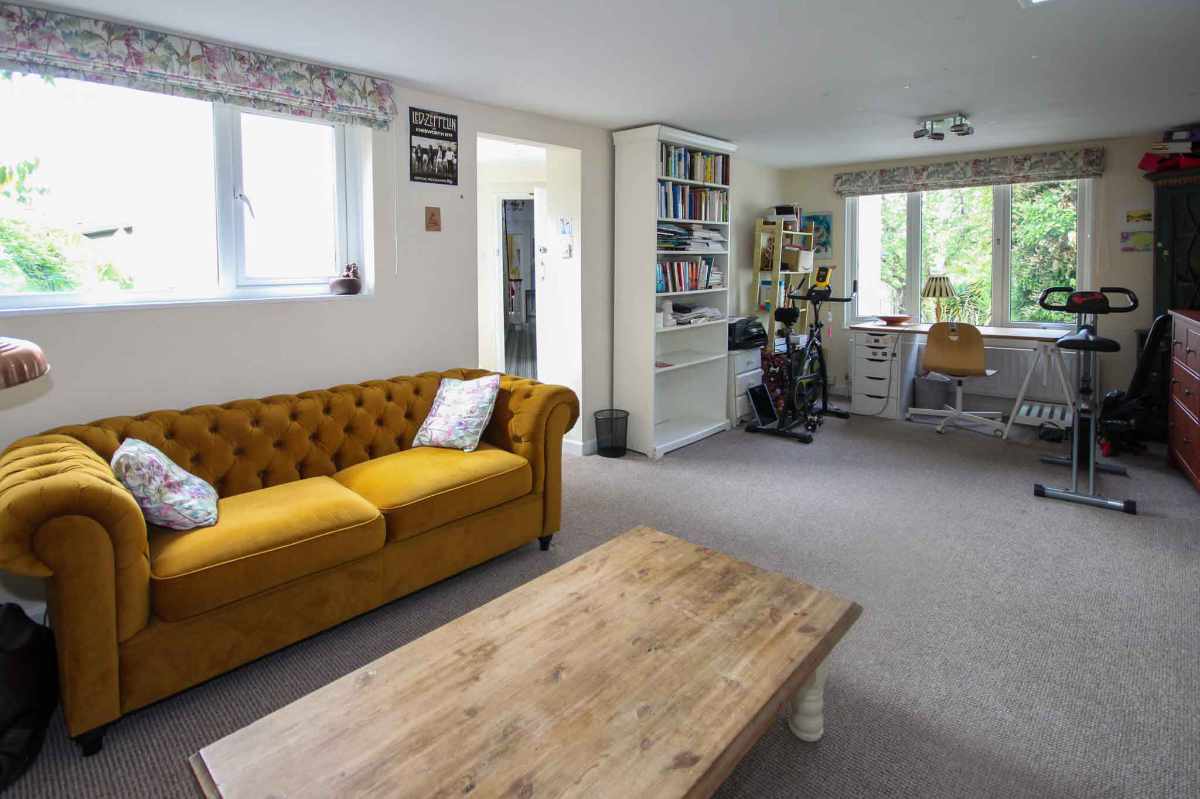 Hotel for sale in Torquay, Devon - A fantastic, well-presented 8 En-Suite Bedroom Guesthouse For Sale