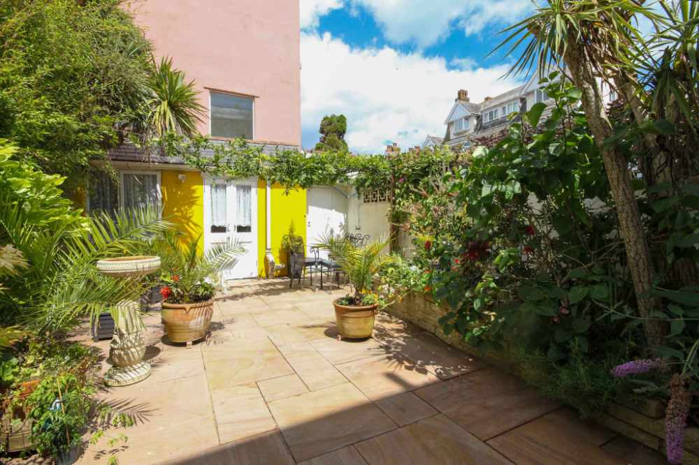 A Beautifully Presented 7 en-suite Guest House