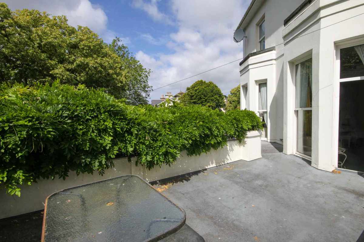 Hotel for sale in Torquay, Devon - A fantastic, well-presented 8 En-Suite Bedroom Guesthouse For Sale