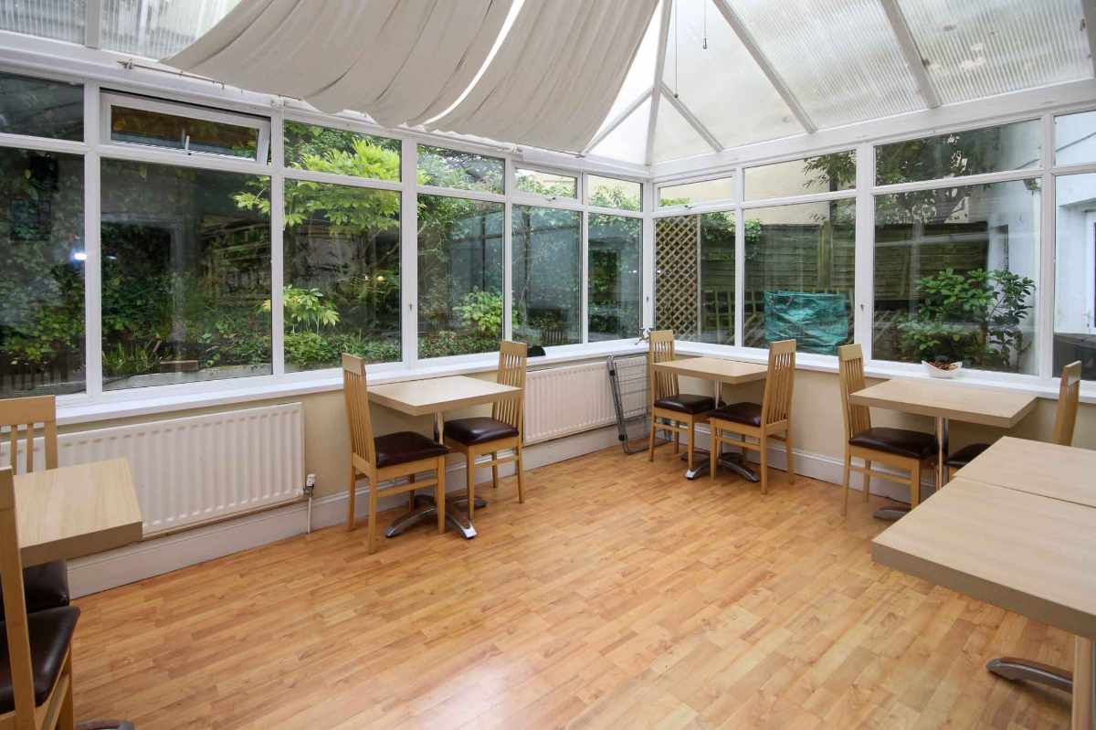 Hotel for sale in Torquay, Devon - A fantastic, well-presented 8 En-Suite Bedroom Guesthouse For Sale