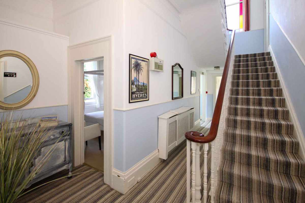 Hotel for sale in Torquay, Devon - A fantastic, well-presented 8 En-Suite Bedroom Guesthouse For Sale