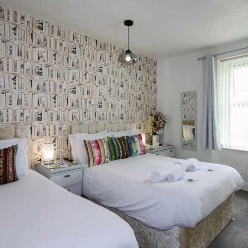 Hotel for sale in Paignton, Devon - A Beautifully Presented 7 en-suite Guest House