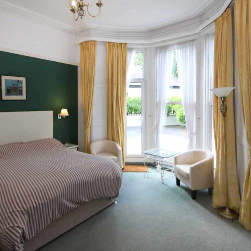 Hotel for sale in Torquay, Devon - A fantastic, well-presented 8 En-Suite Bedroom Guesthouse For Sale