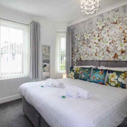 Hotel for sale in Paignton, Devon - A Beautifully Presented 7 en-suite Guest House