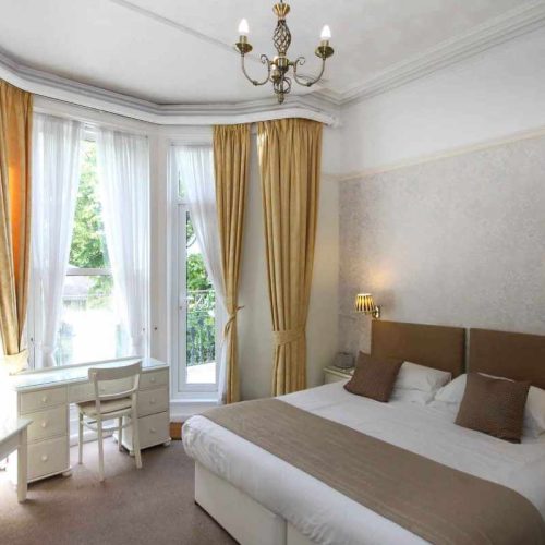 Hotel for sale in Torquay, Devon - A fantastic, well-presented 8 En-Suite Bedroom Guesthouse For Sale