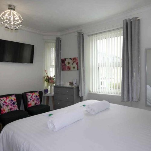 Hotel for sale in Paignton, Devon - A Beautifully Presented 7 en-suite Guest House