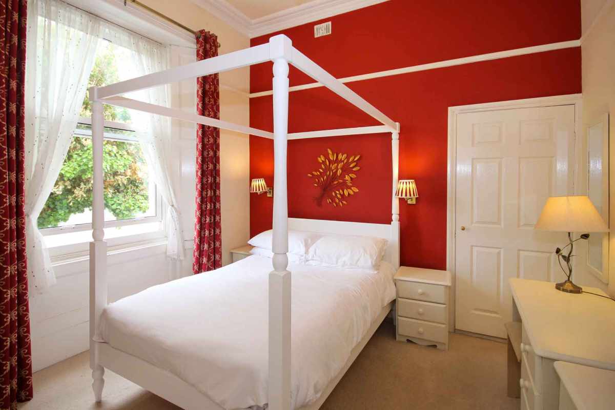 Hotel for sale in Torquay, Devon - A fantastic, well-presented 8 En-Suite Bedroom Guesthouse For Sale