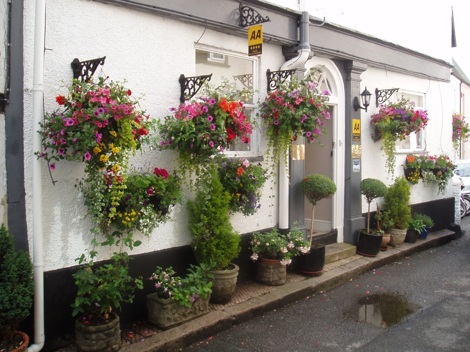 A Pretty 3 Bedroomed Grade 2 Listed Merchants House