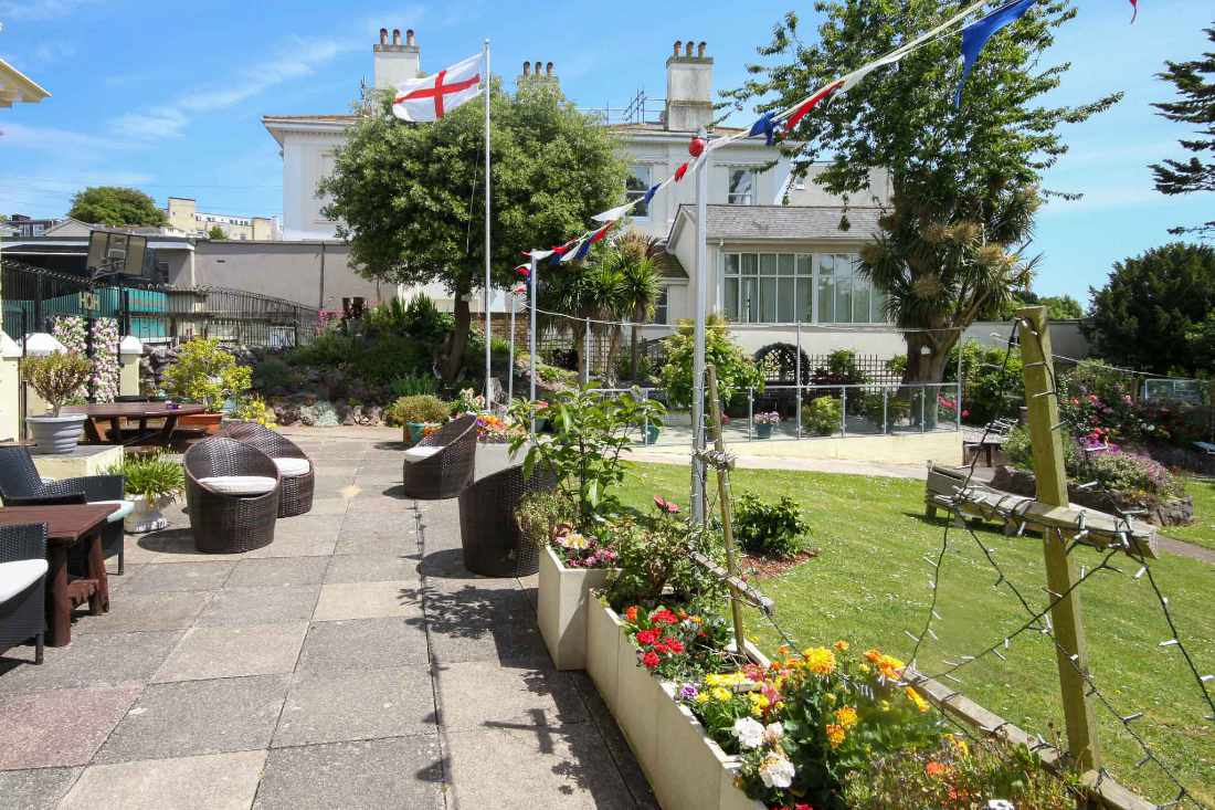 An Excellently Presented, 30-Bedroom En-suite Hotel