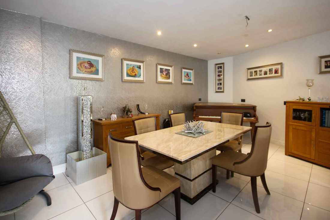 An Excellently Presented, 30-Bedroom En-suite Hotel
