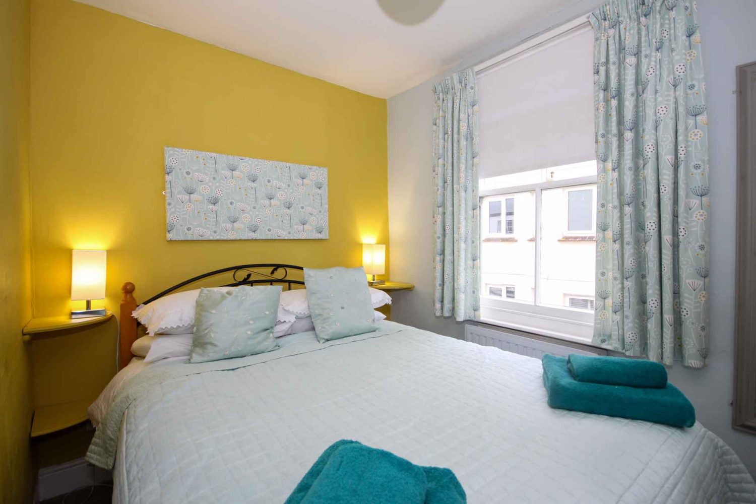 Commercial property for sale in Dartmouth, Devon - A Pretty 3 Bedroomed Grade 2 Listed Merchants House