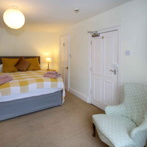 Commercial property for sale in Dartmouth, Devon - A Pretty 3 Bedroomed Grade 2 Listed Merchants House